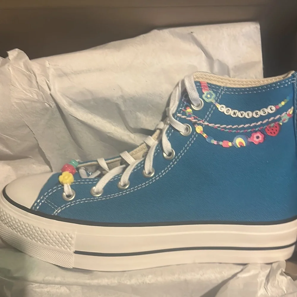 NWT Converse Chuck Taylor All Star Lift Platform Embroidered Bracelet